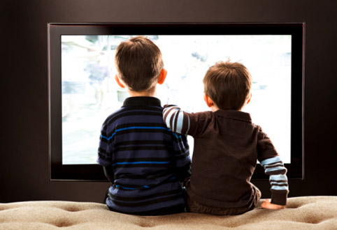 Как телевизор влияет на здоровье и психику ребенка: что важно знать родителям – Medaboutme