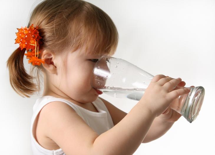 Как отучить ребенка много пить ночью (воду, компот) - советы родителям