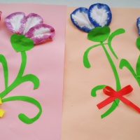 Детский мастер-класс для детей средней группы «Красивый цветок из ватных дисков»
