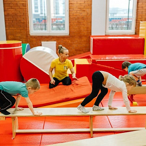 Развивающая гимнастика для детей от 4 до 10 лет в спортивно-развлекательном центре «Небо»Развивающая гимнастика для детей от 2 до 6 лет в спортивно-развлекательном центре НЕБО