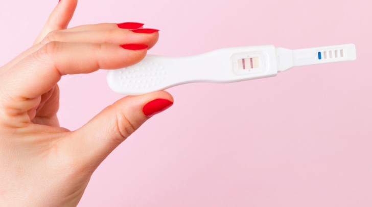 Можно ли делать тест на беременность во время месячных: покажет ли он правильный результат?